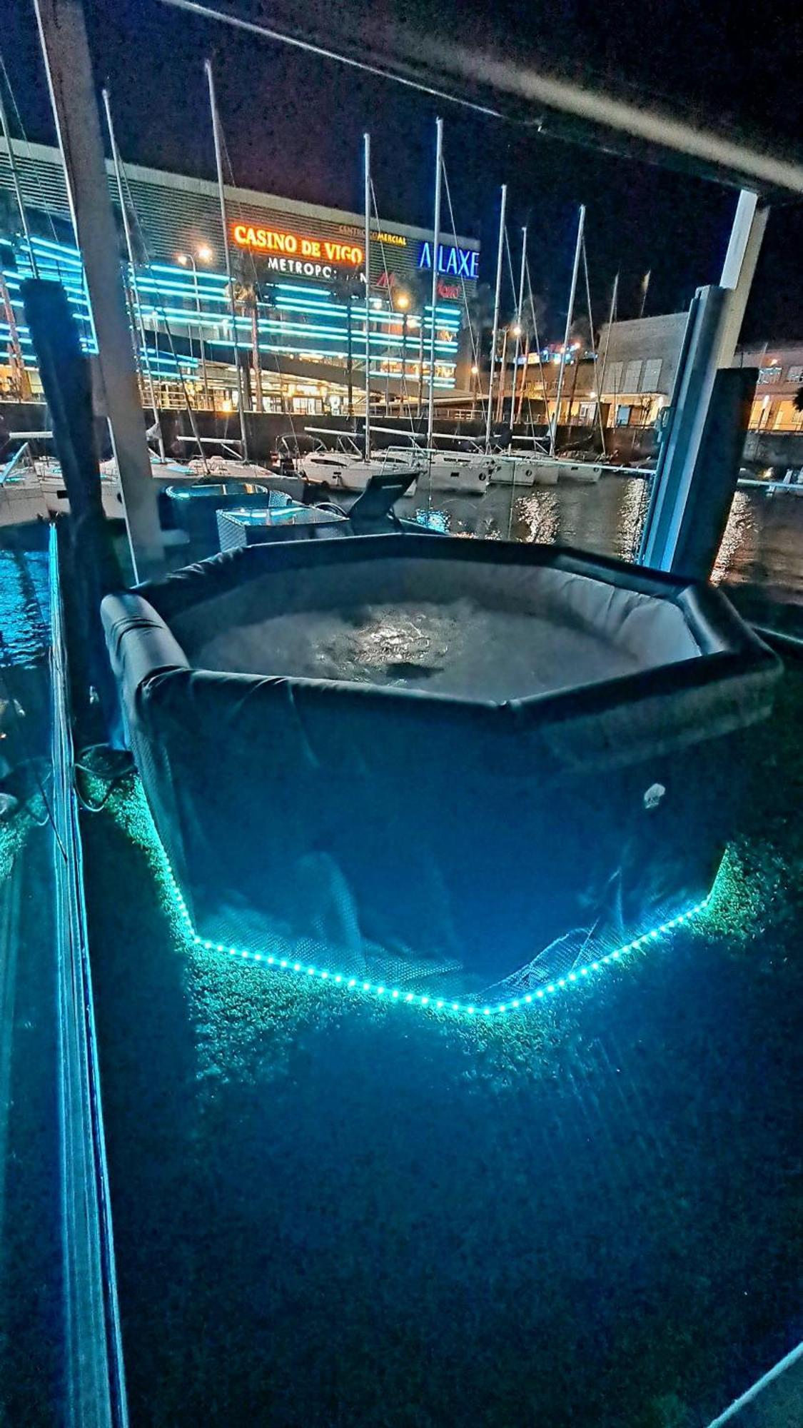 Barco-apartamento En El Nautico De Botel Vigo