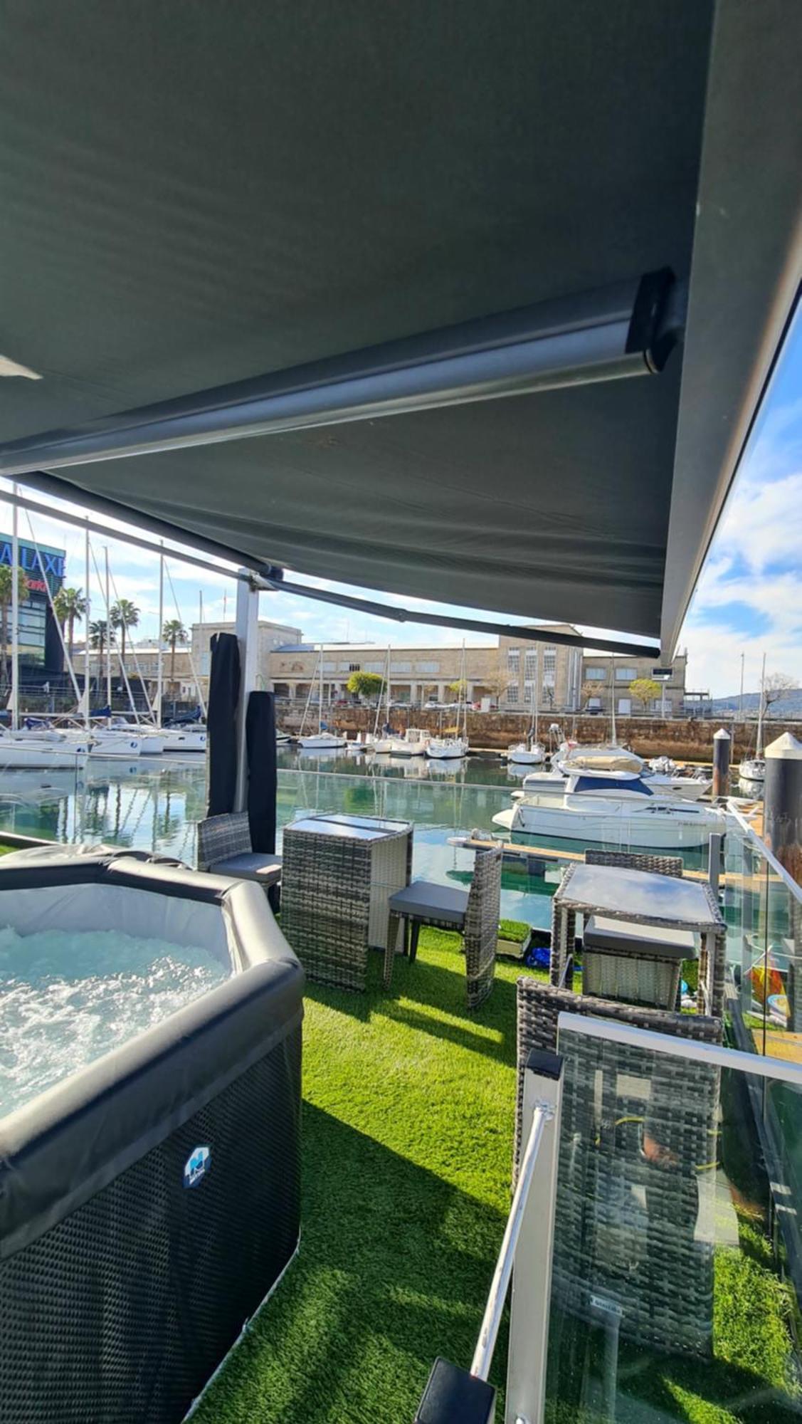 Botel Barco-apartamento En El Nautico De