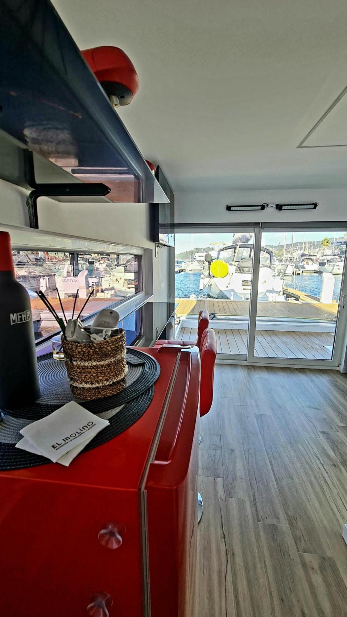 Botel Barco-apartamento En El Nautico De Vigo