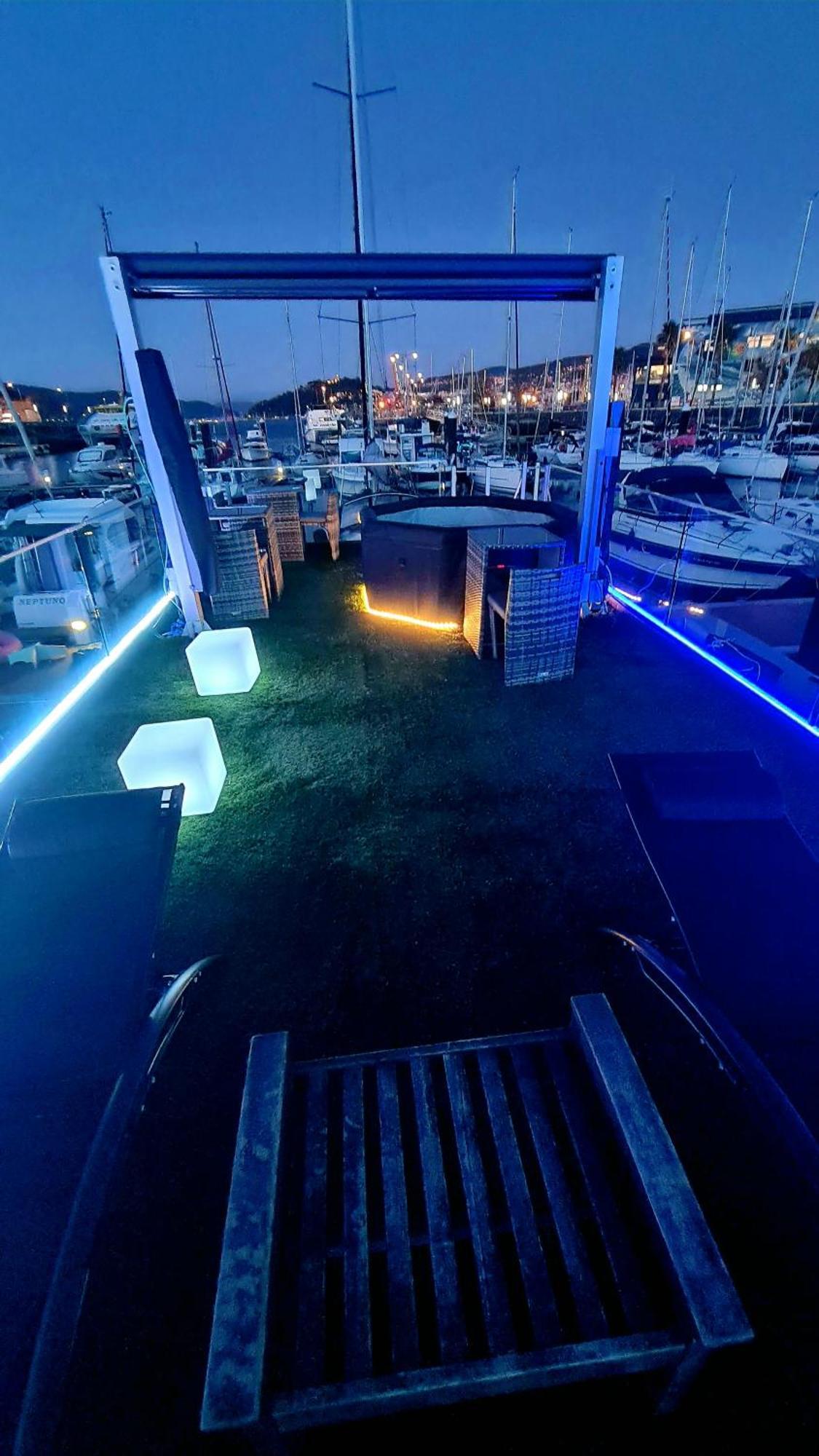Barco-apartamento En El Nautico De Botel *