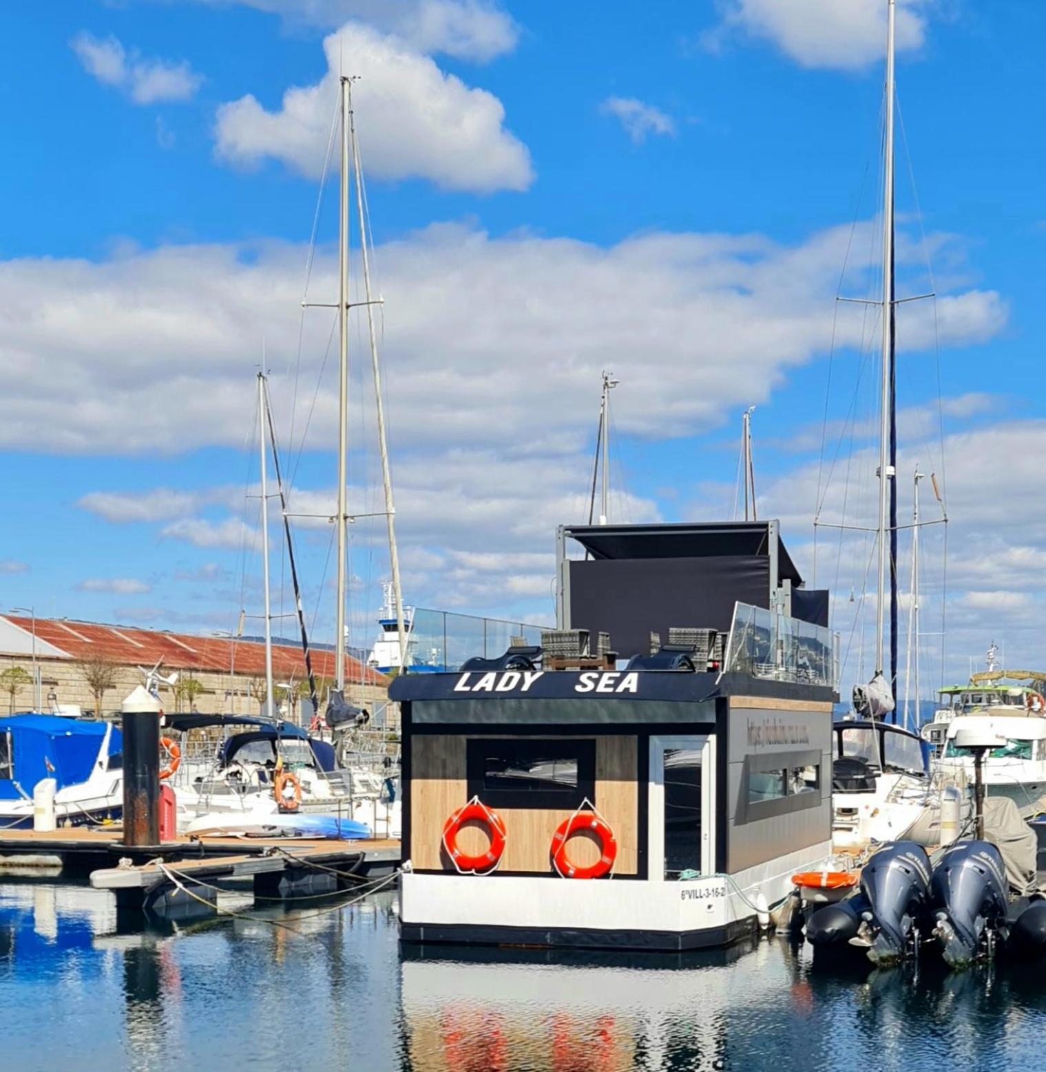 Botel Barco-apartamento En El Nautico De *