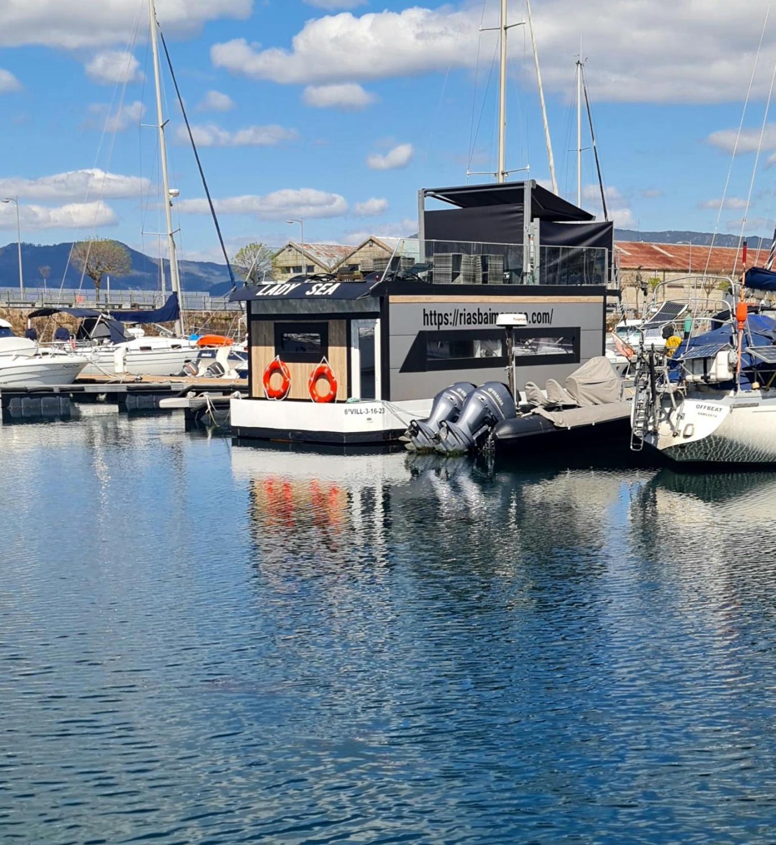 Barco-apartamento En El Nautico De Botel Vigo