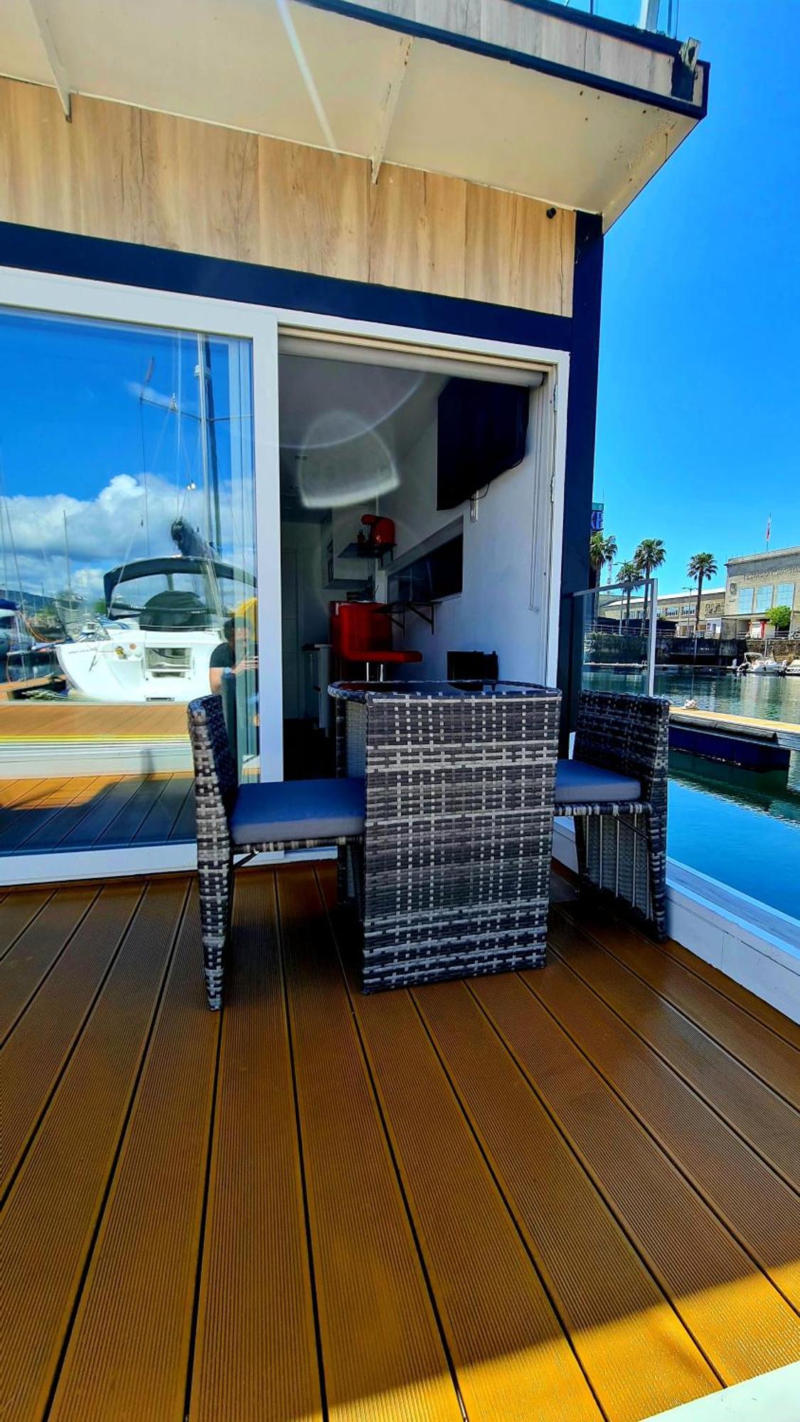 Botel Barco-apartamento En El Nautico De