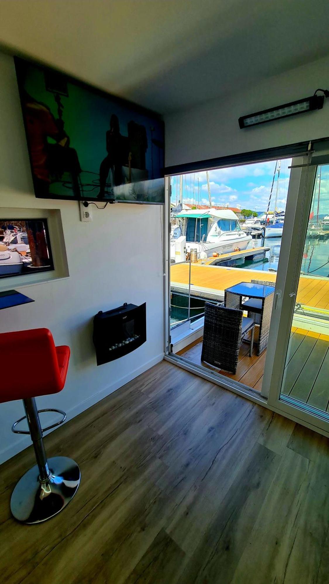 Botel Barco-apartamento En El Nautico De Comarca de Vigo