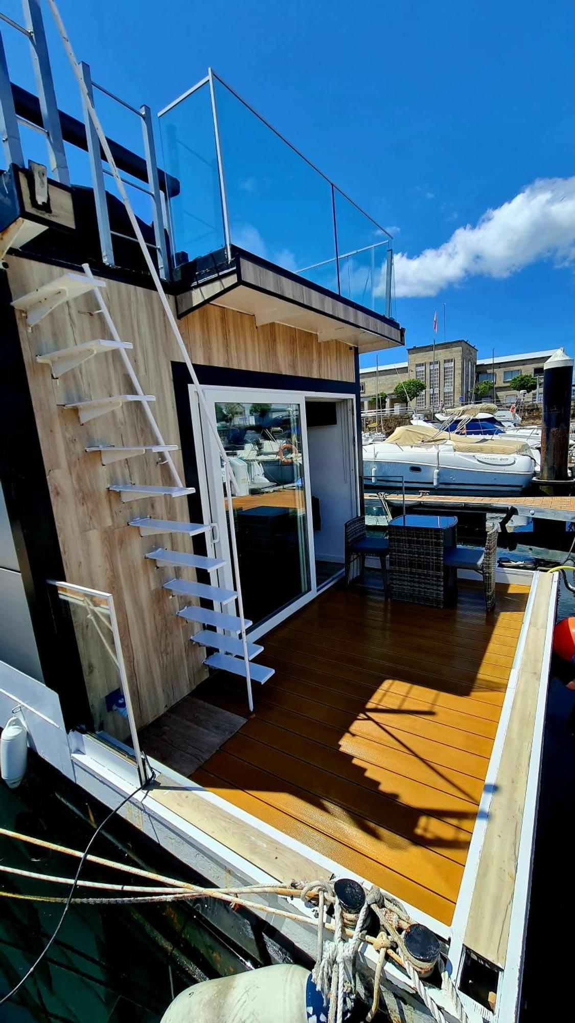 Botel Barco-apartamento En El Nautico De